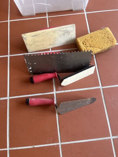 tiling kit trowl etc