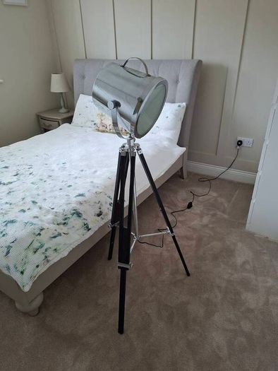 Tripod lamp