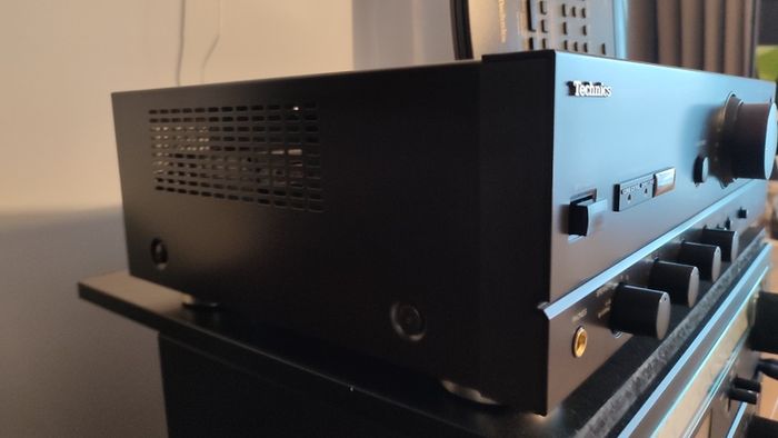 Technics SU-VX620 Amplifier. Genuine Remote. Like new! Cleaned.