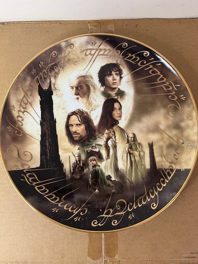 The Lord of the Rings - Danbury Mint Collectible Plate 12 Inch - The Two Towers - Porcelain With Stand In Box