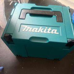 The Makita GA004G 115mm 40V XGT grinder with battery and charger