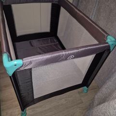 Travel Cot (Pristine Condition)
