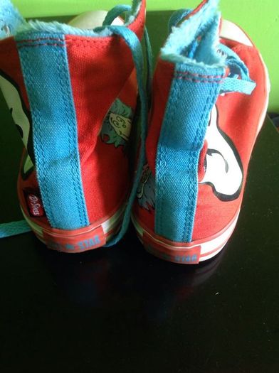 Converse cat in the hat chuck Taylor's size 3.5   Bought in universal studios