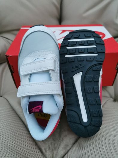 Girl's NIKE runners NEW size UK 9.5