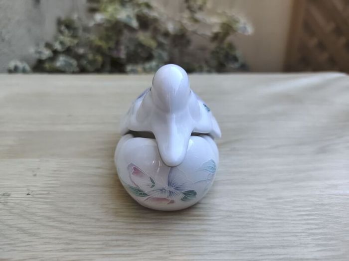 Aynsley "Little Sweetheart" trinket boxes figures