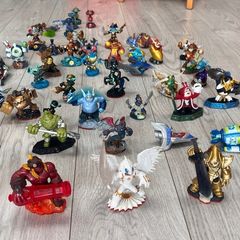 Large Skylanders Bundle Figure Traps  Accessories  Rare Items Included