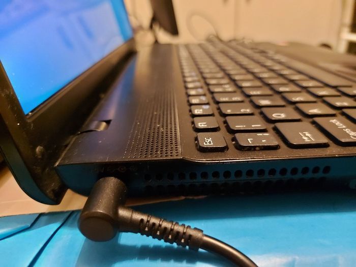 Sony Vaio Laptop, PCG-61511M, Windows 7 Professional, 32 bit, AMD Phenom II Triple Core Processor, 1.8GHz, 8GB Ram,