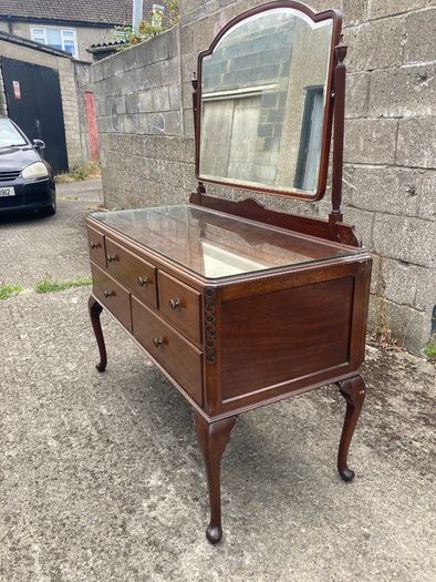 Dressing Table / Vanity Unit - Antique.