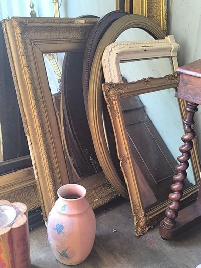 Retro, vintage, antiques - Lusk