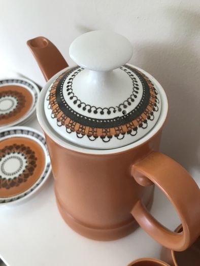 Retro Woods "Inca" Coffee pot &Cups with saucers