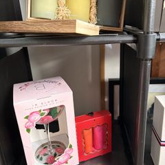 perfumes & candles.