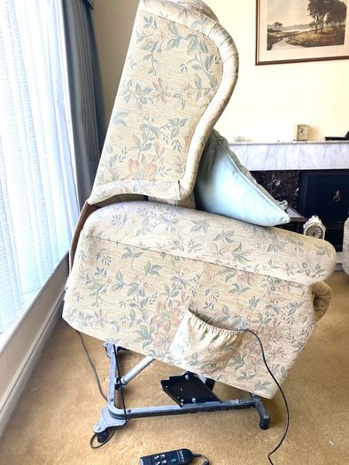Celebrity brand electrical lift and rise recliner