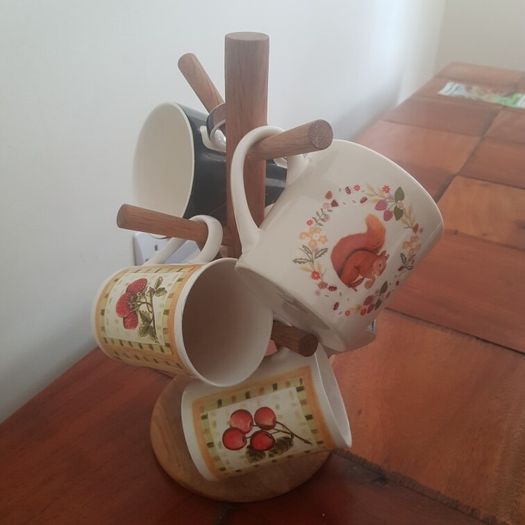 Wooden mug stand
