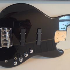 Squier Deluxe Active Jazz Bass V Loaded Body