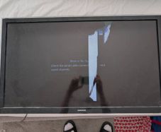 FREE Samsung 32" Smart TV Working but Cracked Screen