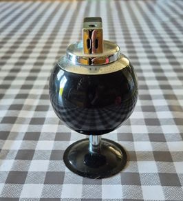 Retro cigarette lighter
