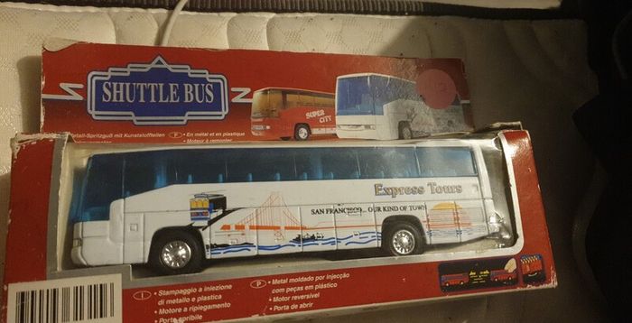 Welly shuttle diecast bus model