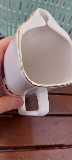 Silk Cut Purple advertising, water jug ,collectors item,,little chip on rim overall good,see pictures for condition, collectors item,,sold as seen