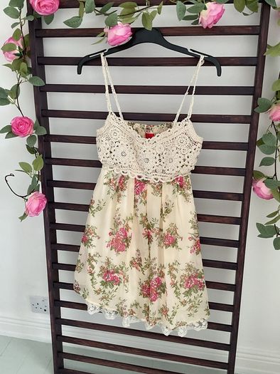 dress Bnwot cream floral mini dress size medium Christina V brand