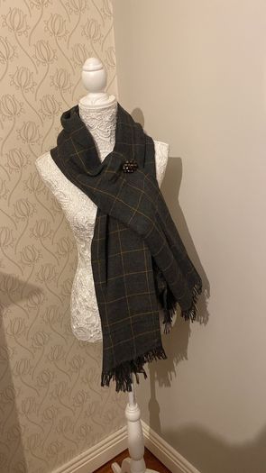 scarf/wrap grey