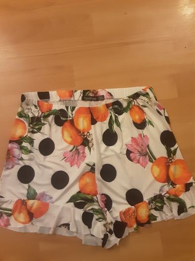Beach/"Boohoo" Fashionable Silky Lightweight Beach or Pool Outfit .. Size:12 UK .. 40 EU Heavily Reduced