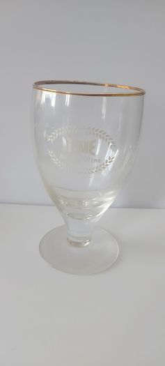 Time barley wine,,,brewed by smithswicks kilkenny,vintage glass,collectors item,,price includes post to anywhere in Ireland thank you, hard to come by ,,sold as is.