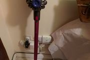 DYSON V7 Motohead, with charger, in excellent condition, very good battery