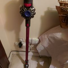 DYSON V7 Motohead, with charger, in excellent condition, very good battery