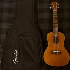 Lanikai LU-21C Concert Ukulele + Fender Gigbag