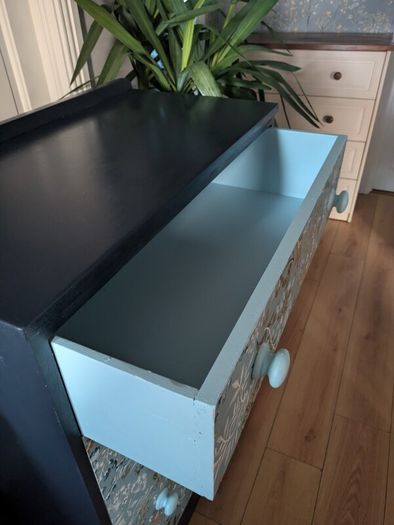 chest of drawers
