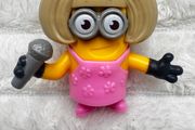 2019 Singer Mom approx. 5.5 cm. McDonald's Minion Action Figure Despicable Me Rise of Gru Used Please see photos