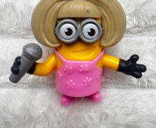 2019 Singer Mom approx. 5.5 cm. McDonald's Minion Action Figure Despicable Me Rise of Gru Used Please see photos