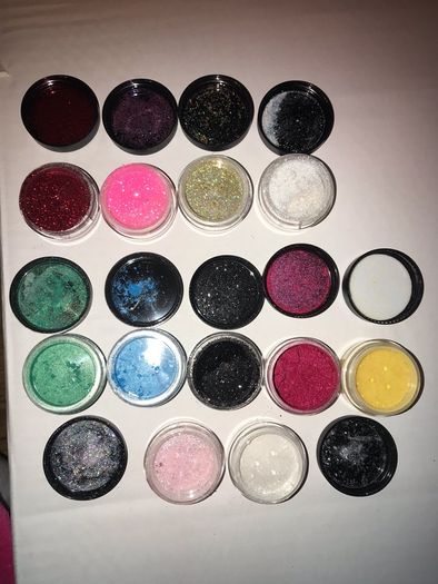 Eye glitters and shimmers