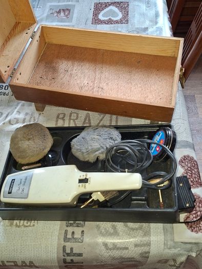 2 Vintage mid-20th-century Electric Shoe Polisher Kit Housed in a Wooden Storage Box. Postage Available or Collection PRICE IS FOR 1 ONLY
