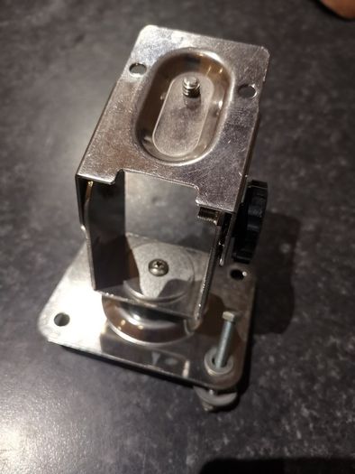 Metal bracket
