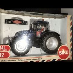 Siku diecast Model Xmas Tractor...1.32 scale