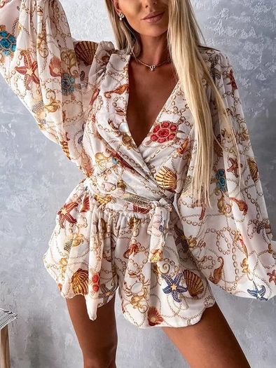 A set of chiffon tied top and shorts XS / L
