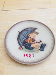 Large Vintage Hummel Wall Hanging Plate