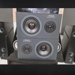 Alesis Studio Reference monitor one 200w Speakers