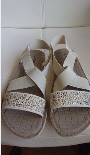 Cushion Walk Flat Shoes/ Sandals  Size 5