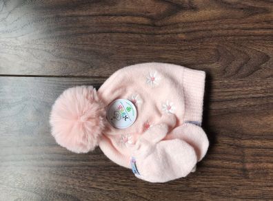 3-6mths Girl hat and mittens