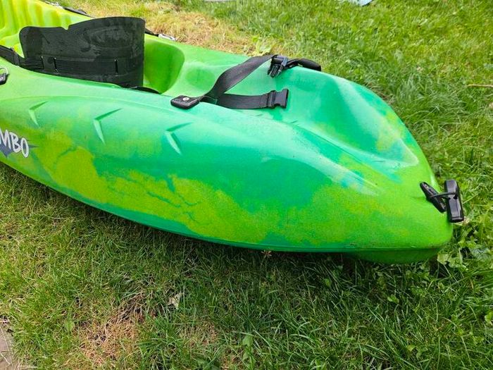 2x Single Kayaks (Sit-on + Sit-in) + 2 Paddles, Spraydeck, Buoyancy Bags, Pump & Universal 2-Kayak Roof Rack