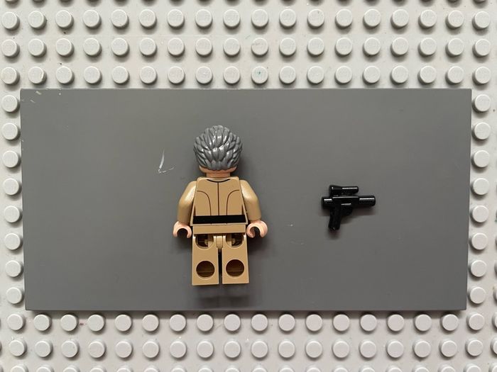 Lego Star Wars sw0741 Grand Moff Wilhuff Tarkin minifigure- Dark Tan Uniform