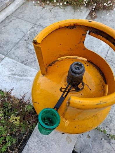Calor Gas Cylinder ( Small one 6kg) mostly full