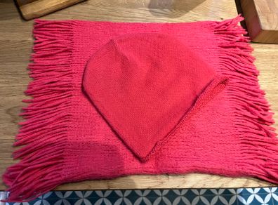 H&M pink hat & matching tube scarf for child (I.5-4yrs)