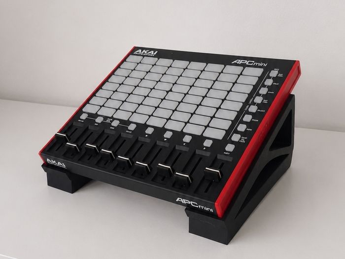 Angled Stand for Synths, Launchpads & MIDI Controllers