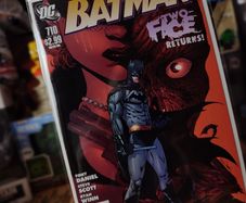 Batman ! Issue #710 ! Two Face Returns ! 2011 ! by DC Comics !