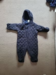 Uniqlo pramsuit 6-12 months