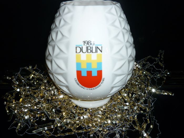 Vase Bowl Limited Edition.IRISH Parian Donegal China 1988 Dublin 1000 Years Commemorative Vase.  Immaculate.