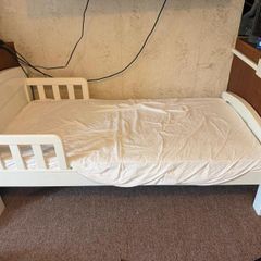 Toddlers bed